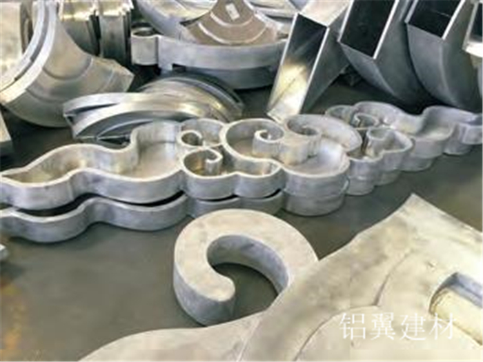 异型铝單(dan)板生(sheng)産(chan)廠(chǎng)傢(jia)